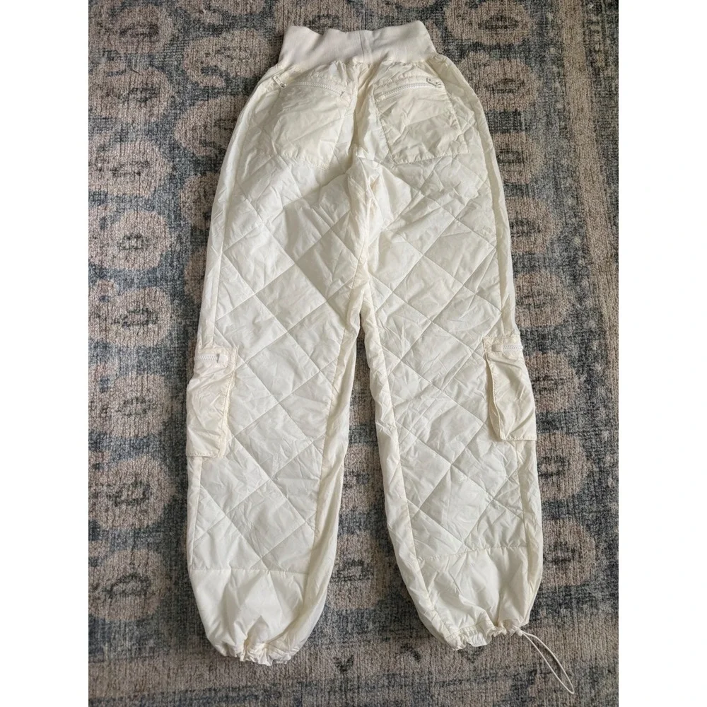 Alo Yoga High-Waist Snowrider Puffer‎ Pants in Ivory Size XS Pristine Condition